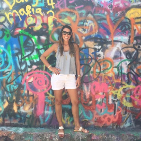 Meet your Posher, Loni - Picture 1 of 1